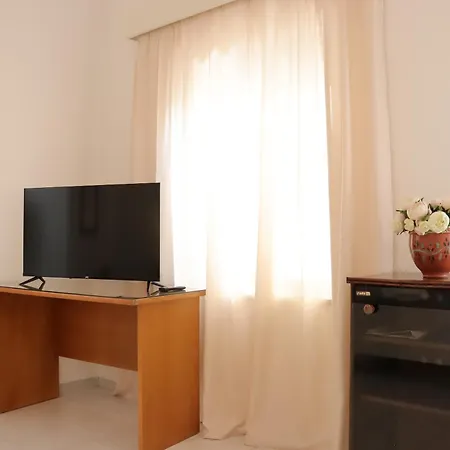 Aerini Avli Φάνες